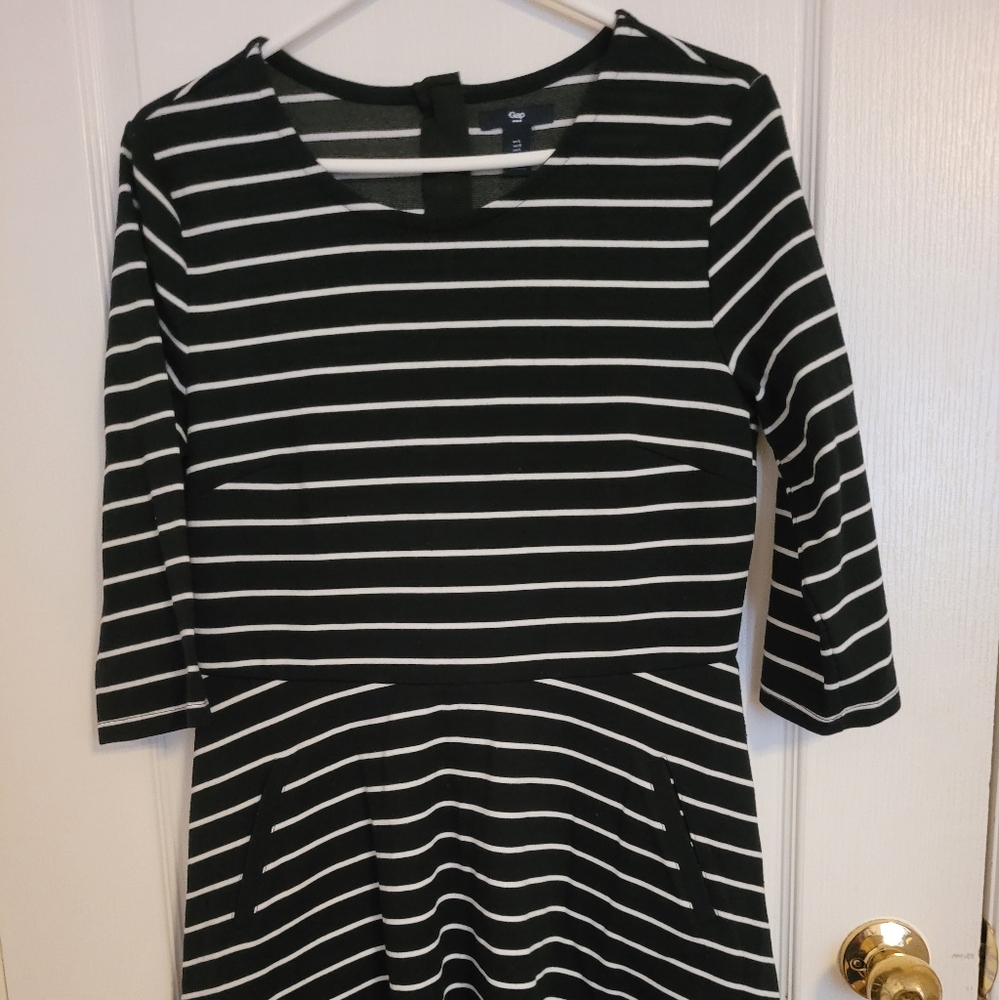 GAP Black and White Fit and Flare Dress with 3/4 Sleeves